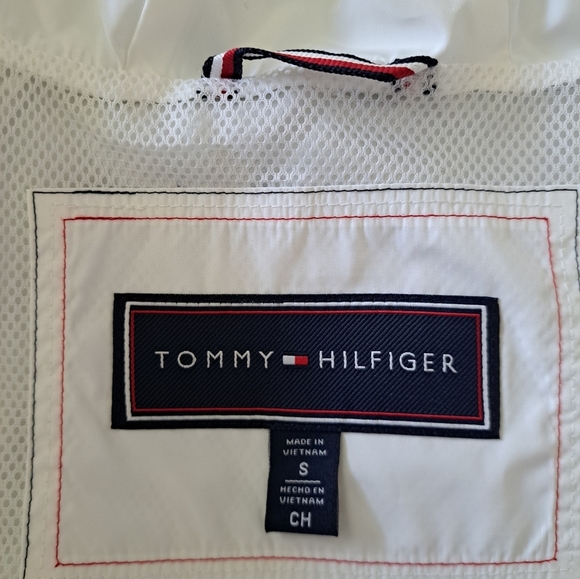 Tommy Hilfiger White Hooded Windbreaker Jacket
Size: Small - Picture 4 of 6